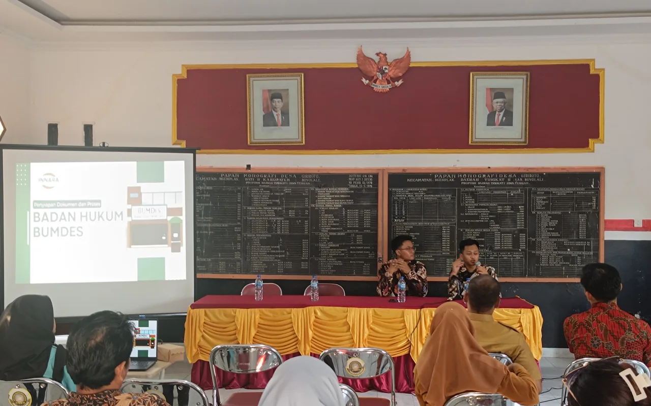 Sesi materi badan hukum BUM Desa bersama pengurus BUM Desa Girimandara, Giriroto, Boyolali